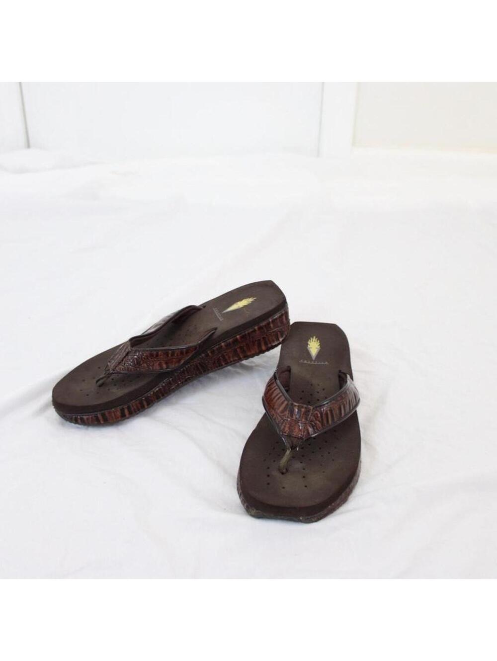 Brown volatile faux crocodile leather platform flip flops. Size 8